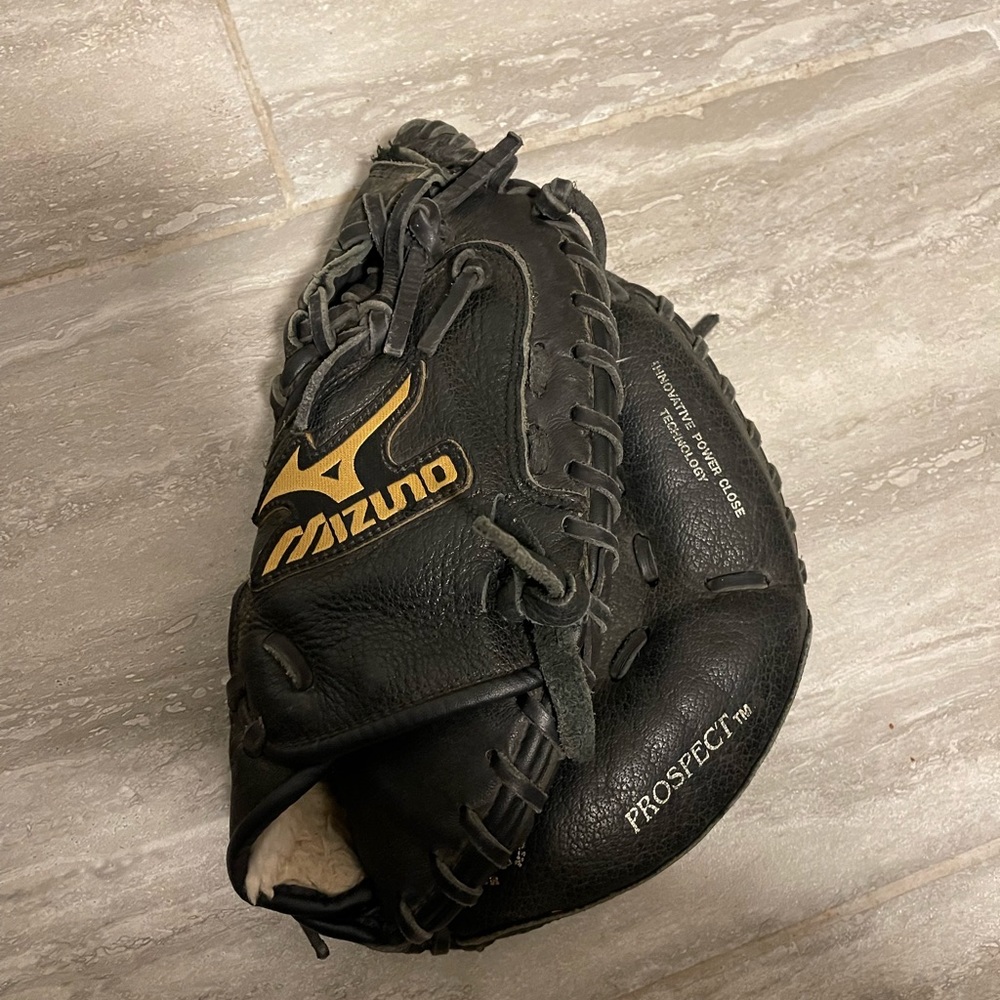 Mizuno 31.5 catchers glove